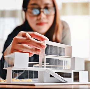 Arquitecta Desarrollando Maqueta