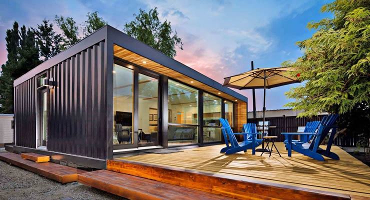 Casa prefabricada container con deck de madera
