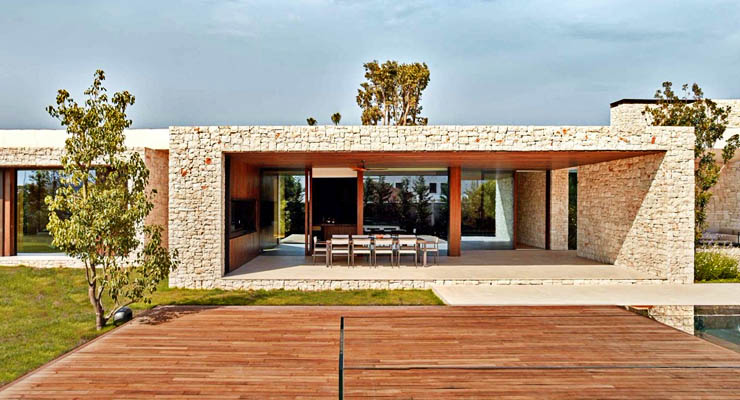 Casa prefabricada en León revestida de piedra